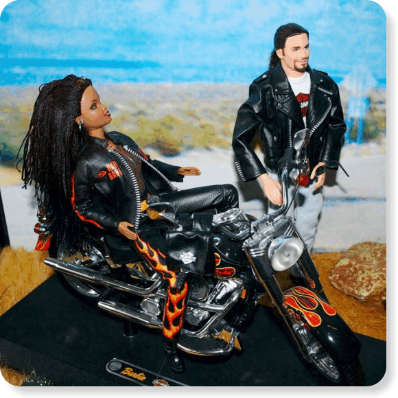 Zwischen Alltag und Glamour – Modewelten der Barbie-Puppe