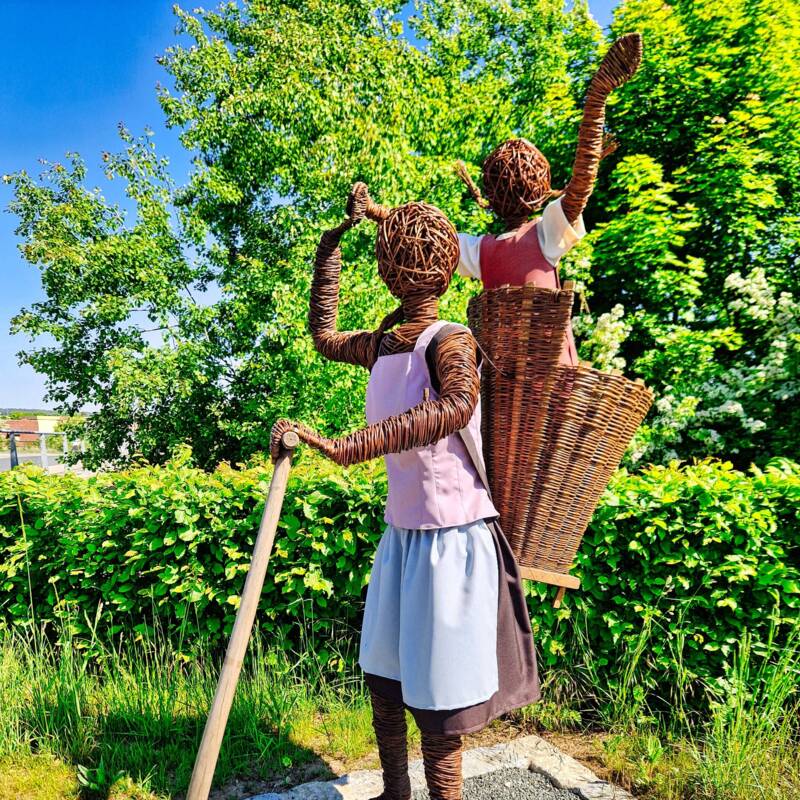 Frau mit Kind und Kiepe_Stadt Lichtenfels, Claudia Dressel
